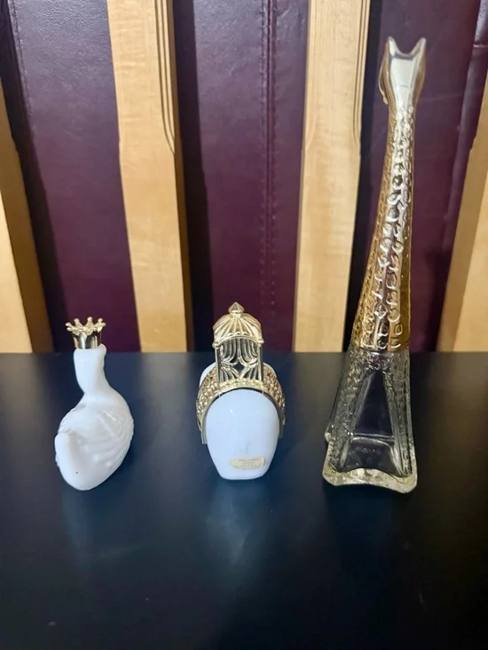 Avon White Ceramic Swan, Elephant and Giraffe Perfume Decanters - Picture 2 of 6